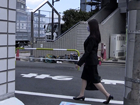 [閲覧注意]輪姦レイプ映像　ノーカット無編集・婦女強姦犯罪記録　完全性処理肉奴隷！　クロロホルムとスタンガンで昏睡、媚薬で自我喪失　抗い泣き崩れながら子宮が壊れるまで女穴の奥を貫かれ中出しされ続け地獄へ堕ちていくOL主婦の悲惨な末路 サンプル動画サムネイル